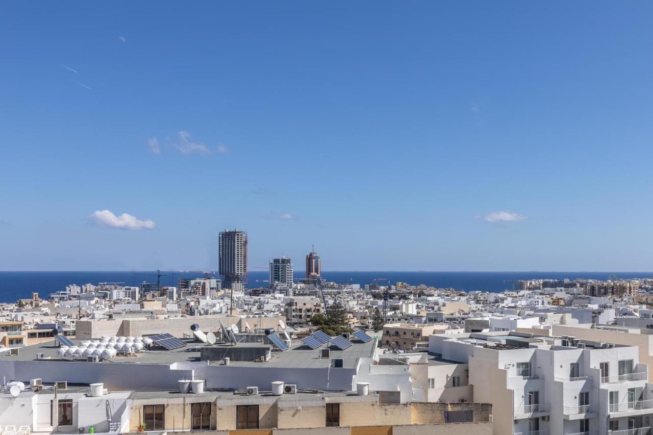 Unique Penthouse With Private Heated Jacuzzi, Close To Restaurants And Night Life Is-Swieqi Esterno foto