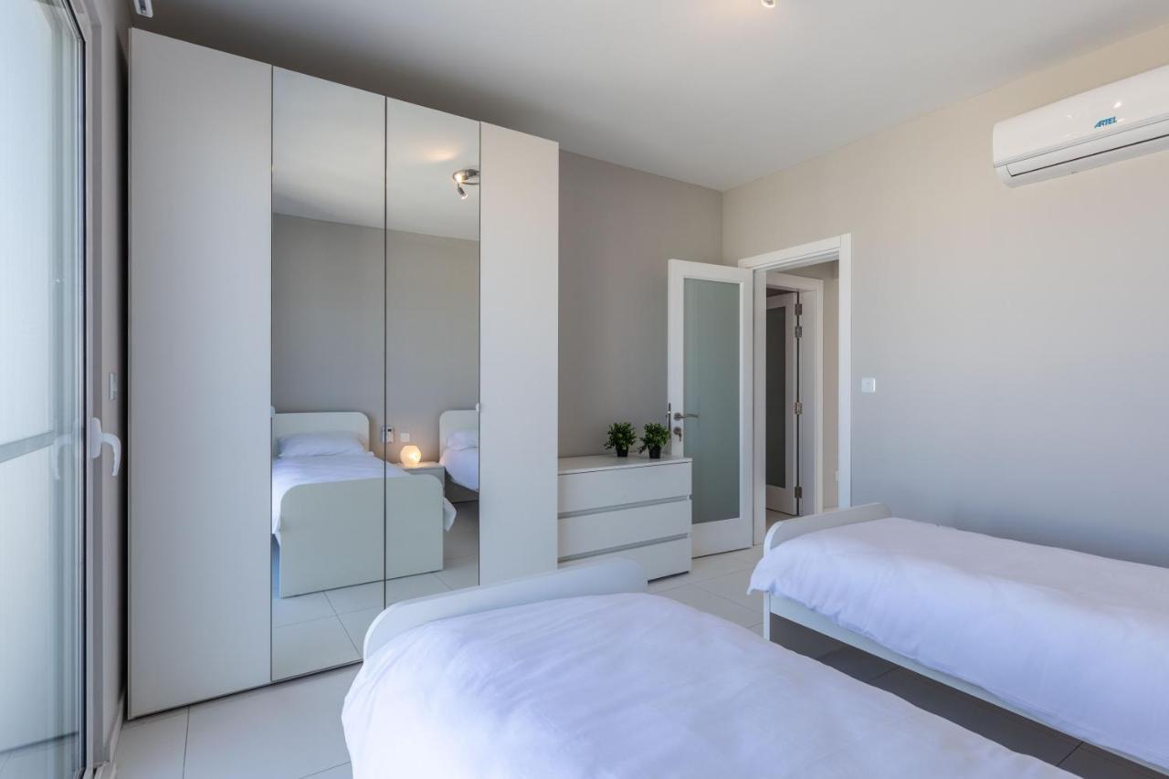 Unique Penthouse With Private Heated Jacuzzi, Close To Restaurants And Night Life Is-Swieqi Esterno foto