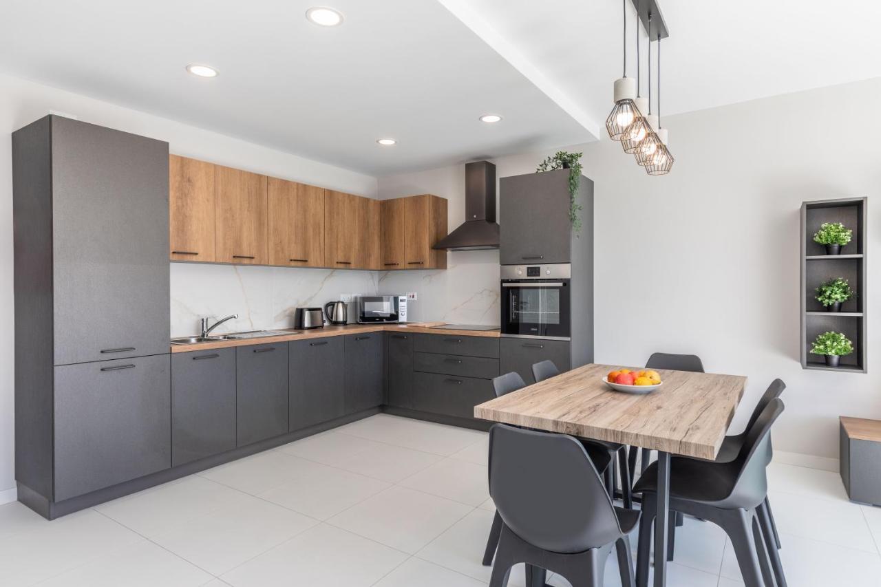 Unique Penthouse With Private Heated Jacuzzi, Close To Restaurants And Night Life Is-Swieqi Esterno foto