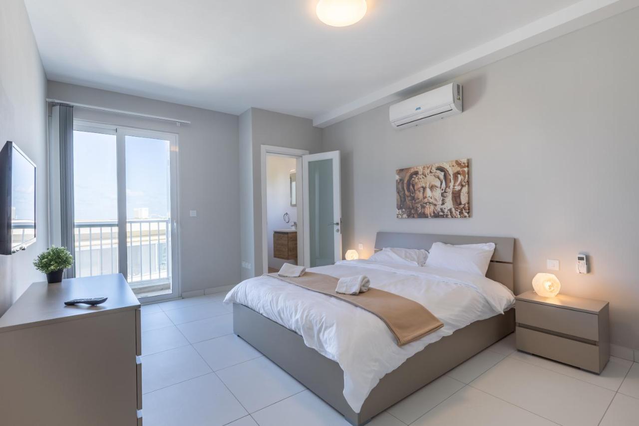 Unique Penthouse With Private Heated Jacuzzi, Close To Restaurants And Night Life Is-Swieqi Esterno foto