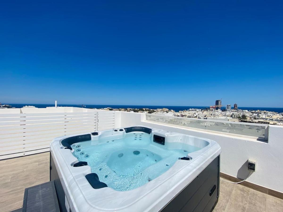 Unique Penthouse With Private Heated Jacuzzi, Close To Restaurants And Night Life Is-Swieqi Esterno foto