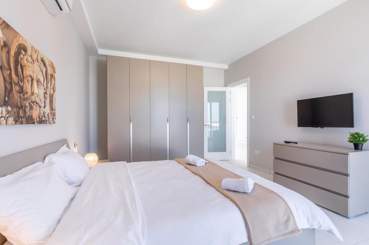 Unique Penthouse With Private Heated Jacuzzi, Close To Restaurants And Night Life Is-Swieqi Esterno foto